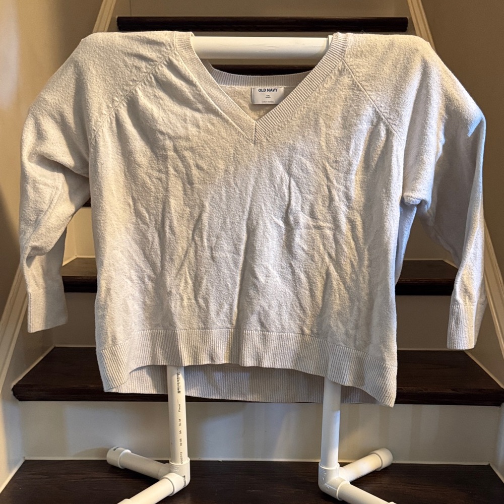 Old Navy Women's V-Neck Sweater in Cream
